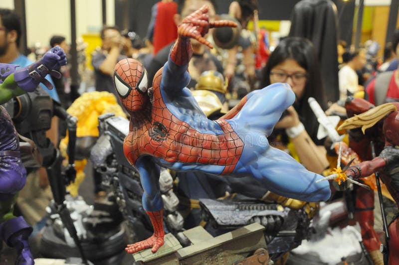 Geselecteerd geconcentreerd op Marvel Comic actiecijfer genaamd Spider-man Hij was een van de Avengers-teams Door de royalty-vrije stock afbeeldingen Geselecteerd geconcentreerd op Marvel Comic actiecijfer genaamd Spider-man Hij was een van de Avengers-teams Door de royalty-vrije stock afbeeldingen