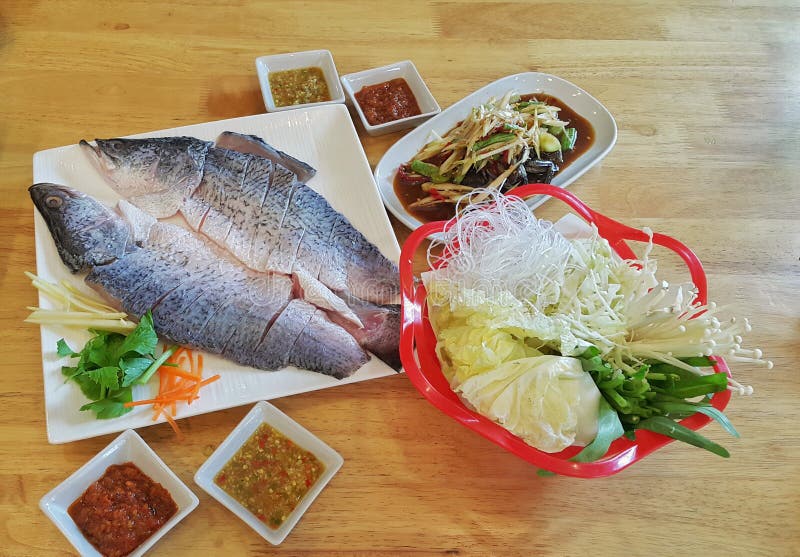 Gesetztes essfertiges des thailändischen Lebensmittels stockfotos Gesetztes essfertiges des thailändischen Lebensmittels stockfotos
