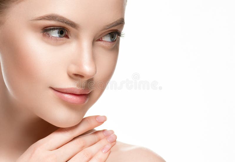 Gesichtsschönheitsporträt des Haares und der Haut der weiblichen Hautpflege der Schönheit gesundes nahes hohes