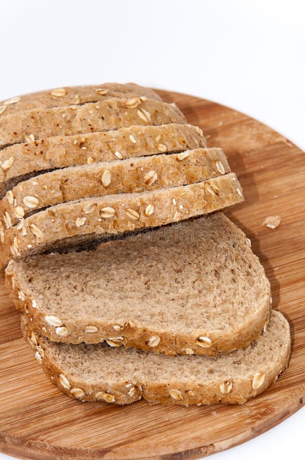 Gesneden zwart gezond brood met graangewassen royalty-vrije stock foto Gesneden zwart gezond brood met graangewassen royalty-vrije stock foto