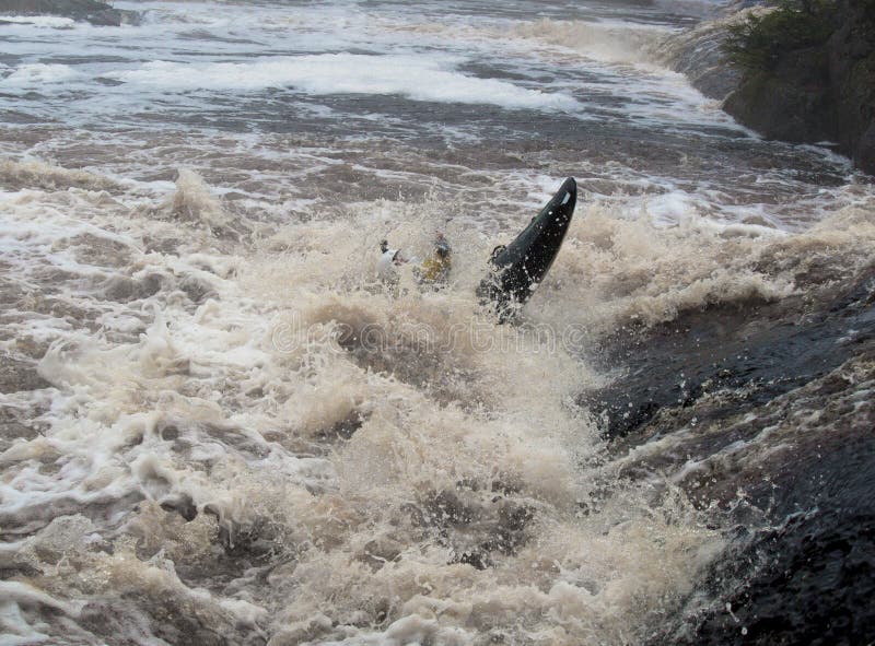 Gestemd beeld die kayaker vechten royalty-vrije stock foto Gestemd beeld die kayaker vechten royalty-vrije stock foto