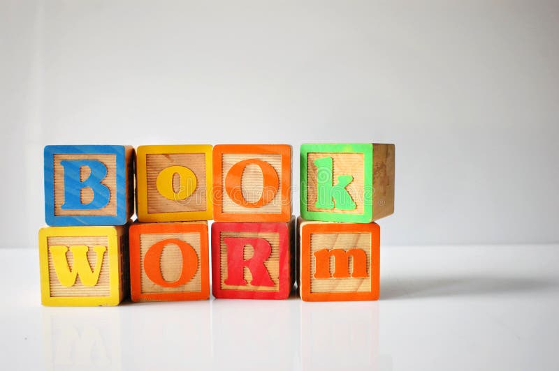 Gestileerd schot van & x22; Bookworm& x22; uit gespeld met ABC-blokken royalty-vrije stock foto's Gestileerd schot van & x22; Bookworm& x22; uit gespeld met ABC-blokken royalty-vrije stock foto's