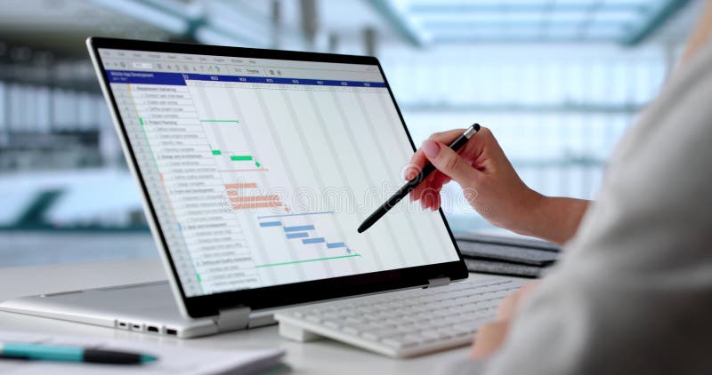 Gestione progetti femmina Organizza Business Schedule immagini stock libere da diritti