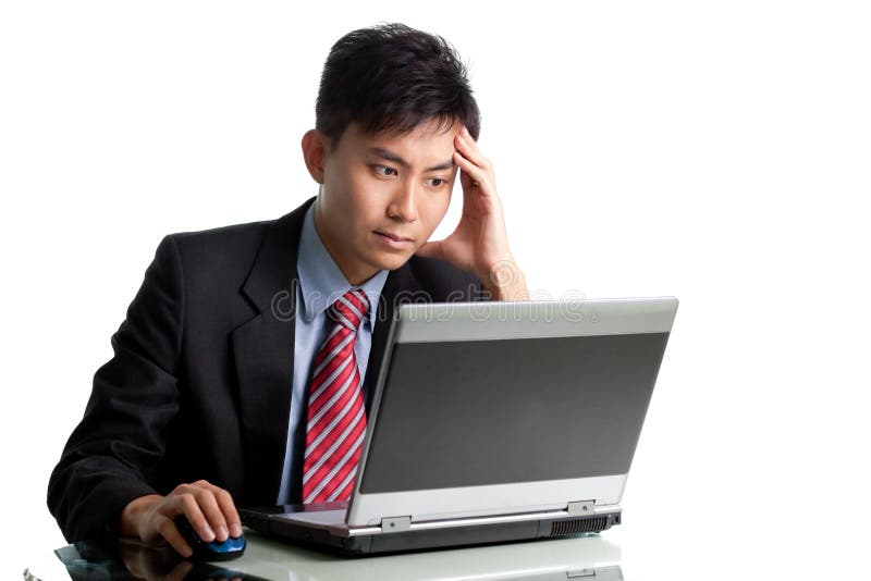 Gestörter asiatischer Geschäftsmann, der einen falschen Tag hat stockfoto Gestörter asiatischer Geschäftsmann, der einen falschen Tag hat stockfoto