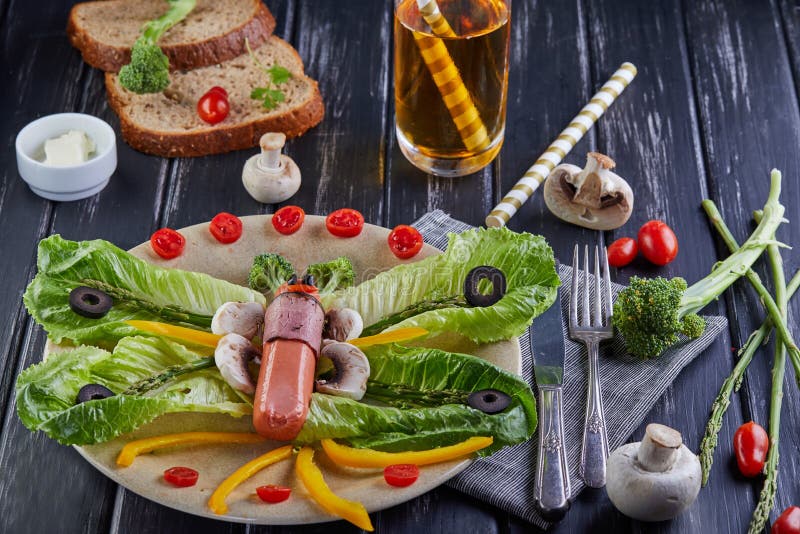 Gesundes diätetisches Frühstücksgemüse auf einer Platte - verlässt vom khasa, Kirschtomaten, Paprika, esparagus, die Oliven, die stockfotografie Gesundes diätetisches Frühstücksgemüse auf einer Platte - verlässt vom khasa, Kirschtomaten, Paprika, esparagus, die Oliven, die stockfotografie