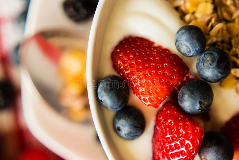 Gesundes Frühstückskonzept mit Haferflocken und -beeren stockfotos Gesundes Frühstückskonzept mit Haferflocken und -beeren stockfotos