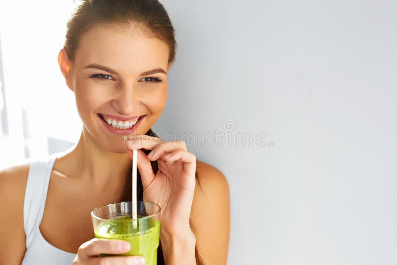 Healthy Food Eating. Happy Beautiful Smiling Woman Drinking Green Detox Vegetable Smoothie. Diet. Healthy Lifestyle, Vegetarian Meal. Drink Juice. Health Care And Beauty Concept. Healthy Food Eating. Happy Beautiful Smiling Woman Drinking Green Detox Vegetable Smoothie. Diet. Healthy Lifestyle, Vegetarian Meal. Drink Juice. Health Care And Beauty Concept.