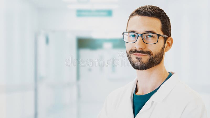 Gesundheit-, Berufs-, Menschen- und Medizinkonzept- lächelnder männlicher Arzt