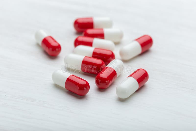 Gesundheit, Vitamine und Konzept der medizinischen Bedarfe - Medizin und Pillen auf weißem Hintergrund lizenzfreies stockfoto Gesundheit, Vitamine und Konzept der medizinischen Bedarfe - Medizin und Pillen auf weißem Hintergrund lizenzfreies stockfoto