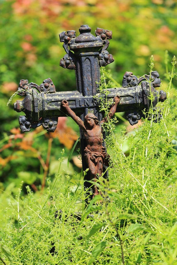 Gesù sul vecchio cimitero del villaggio