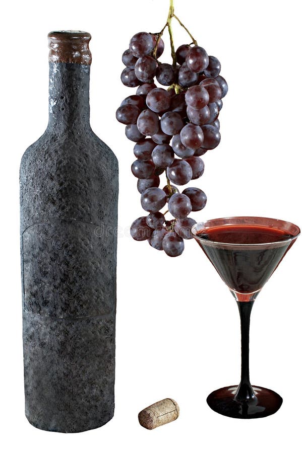 Getrennte alte Flasche Wein mit einem vollen Becher Wein, Weintraube und Korken lizenzfreie stockbilder