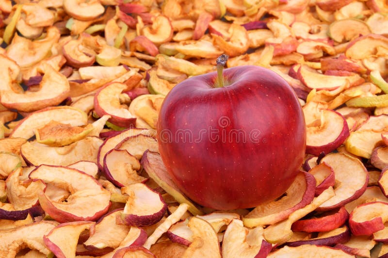 Getrocknete Apfel-Scheibe in Einem Haufen Lokalisiert Auf Weißem ...
