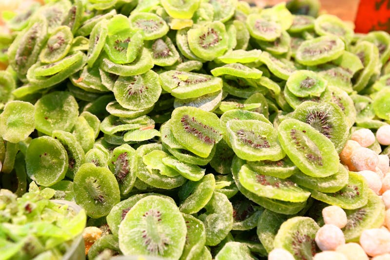 GETROCKNETE KIWI-SCHEIBEN stockbilder GETROCKNETE KIWI-SCHEIBEN stockbilder