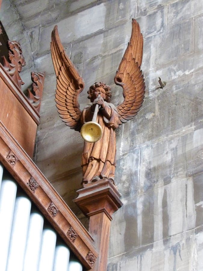 Gevleugelde Engel in Binnenland van kapel van de kerk van heilige marys in warwick in Engeland stock afbeeldingen Gevleugelde Engel in Binnenland van kapel van de kerk van heilige marys in warwick in Engeland stock afbeeldingen