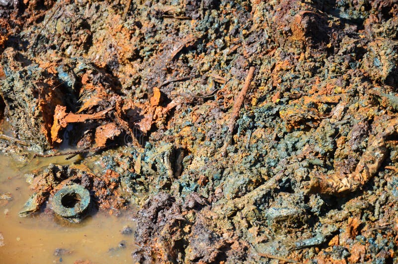 Gevolgen Milieu van Chemische producten en zware metalen in grond royalty-vrije stock fotografie Gevolgen Milieu van Chemische producten en zware metalen in grond royalty-vrije stock fotografie