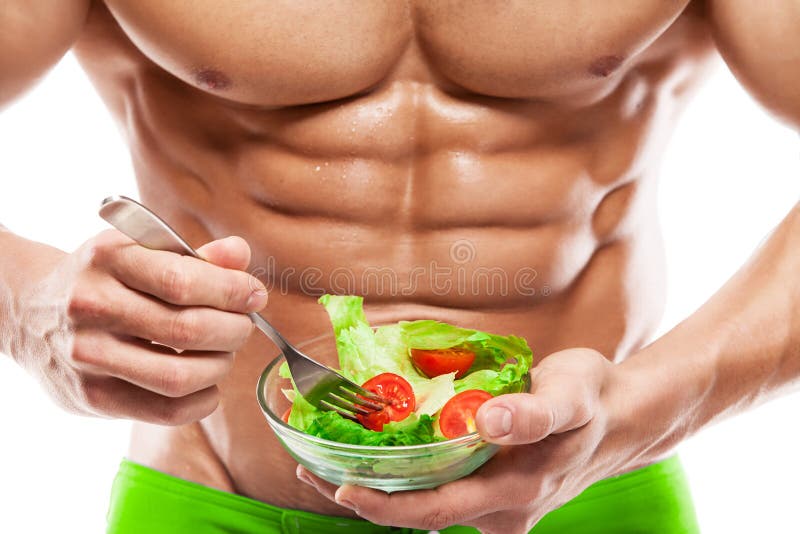 Gevormde en gezonde lichaamsmens die een verse saladekom, gestalte gegeven ab houden stock foto's Gevormde en gezonde lichaamsmens die een verse saladekom, gestalte gegeven ab houden stock foto's