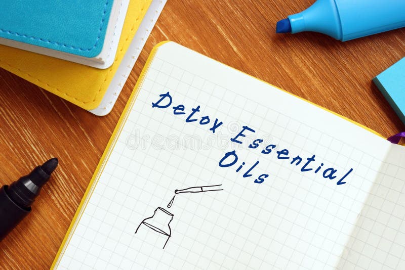 Gewichtsverlies: detox etherische oliën met teken op het papier