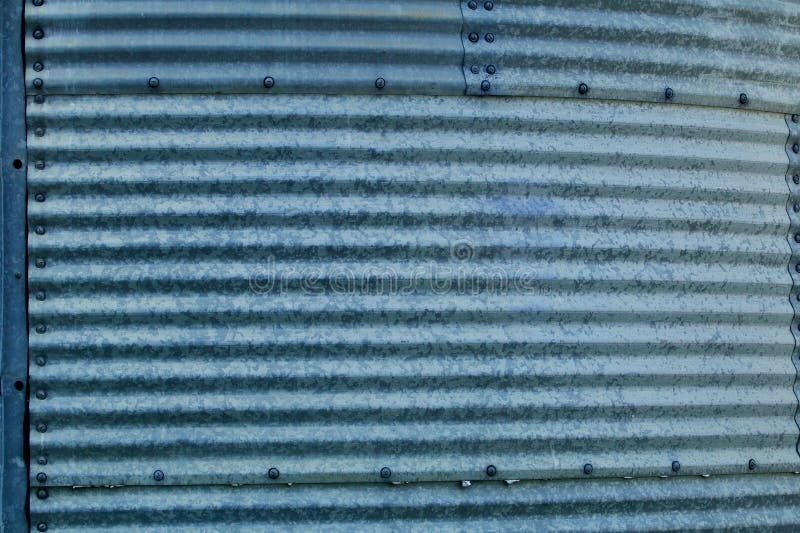 Gewölbtes Blau galvanisierte Stahlbehälterabschnitte stockfotografie Gewölbtes Blau galvanisierte Stahlbehälterabschnitte stockfotografie