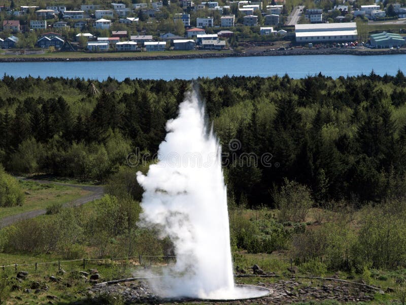 Geyser, Islândia imagens de stock royalty free Geyser, Islândia imagens de stock royalty free