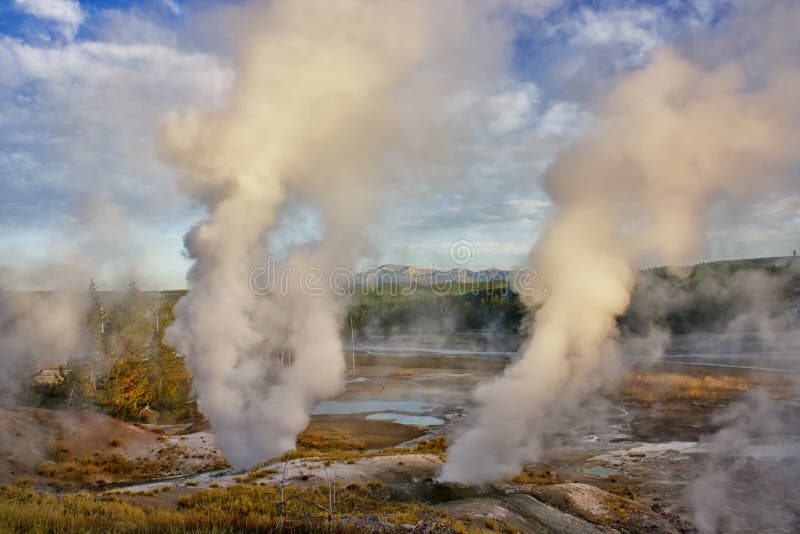 Geyser Norris λεκάνη, Yellowstone στοκ εικόνα Geyser Norris λεκάνη, Yellowstone στοκ εικόνα