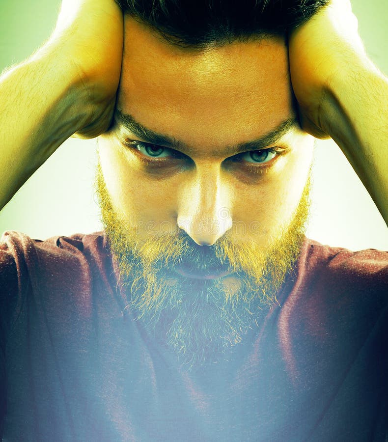 Gezicht van de knappe mens met de baard van de hipsterstijl royalty-vrije stock foto's Gezicht van de knappe mens met de baard van de hipsterstijl royalty-vrije stock foto's
