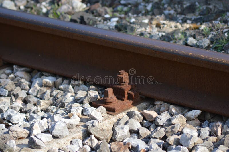 Gezoem op een spoorweg van Frankrijk, zuiden van Frankrijk stock afbeelding Gezoem op een spoorweg van Frankrijk, zuiden van Frankrijk stock afbeelding