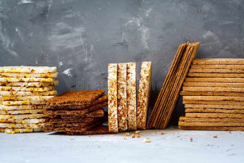 Gezond kernachtig brood stock fotografie Gezond kernachtig brood stock fotografie