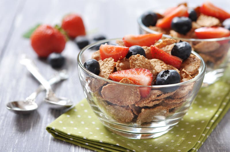 Gezonde Muesli En Verse Bessen Stock Afbeelding Image of haver