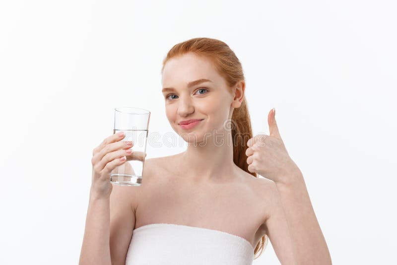 Gezondheid, mensen, voedsel, sporten, levensstijl en schoonheidsinhoud - Glimlachende Jonge Vrouw met glas Water stock fotografie Gezondheid, mensen, voedsel, sporten, levensstijl en schoonheidsinhoud - Glimlachende Jonge Vrouw met glas Water stock fotografie