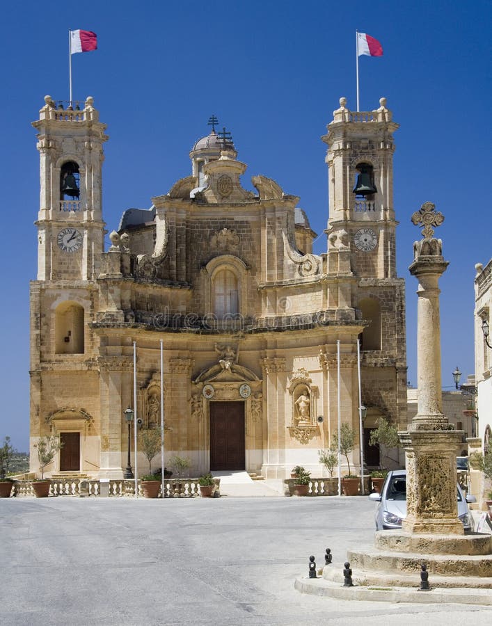 Gharb kościelny gozo Malta zdjęcie stock. Obraz złożonej z flaga 22611884