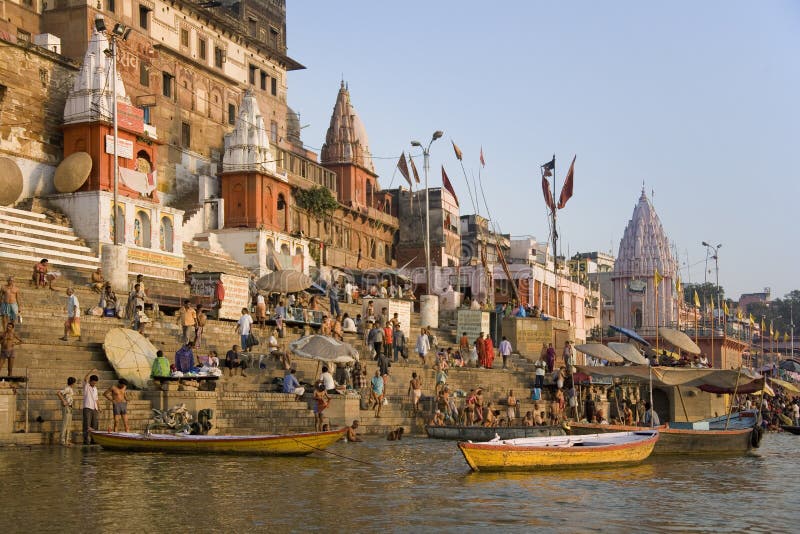 Ghats indou - fleuve Ganges - Varanasi - Inde images stock Ghats indou - fleuve Ganges - Varanasi - Inde images stock