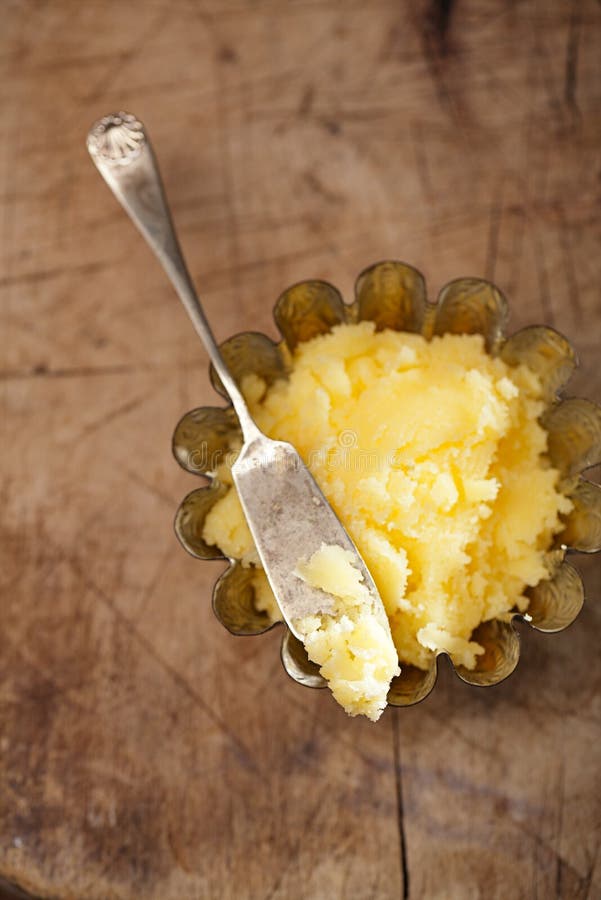 Ghee ou beurre fondu photo stock. Image du fondu, beurre 82115136
