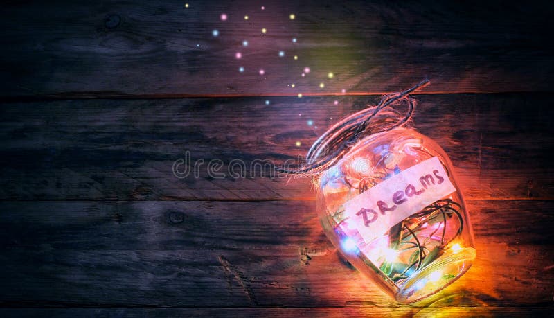 Ghirlande delle luci colorate in barattolo di vetro con i sogni