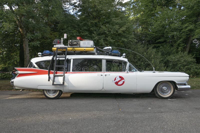 ghostbusters car side view