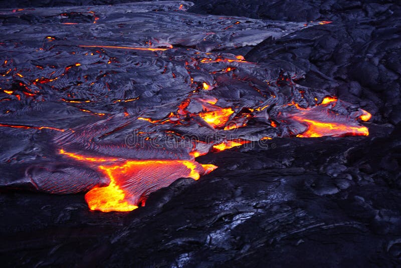 Giacimento di lava con nuova lava in Hawai immagini stock Giacimento di lava con nuova lava in Hawai immagini stock
