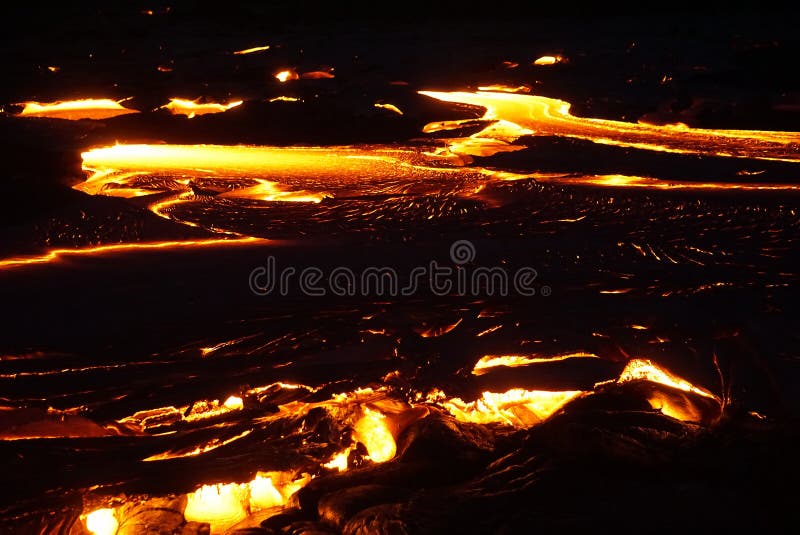 Giacimento di lava con nuova lava in Hawai immagini stock libere da diritti Giacimento di lava con nuova lava in Hawai immagini stock libere da diritti