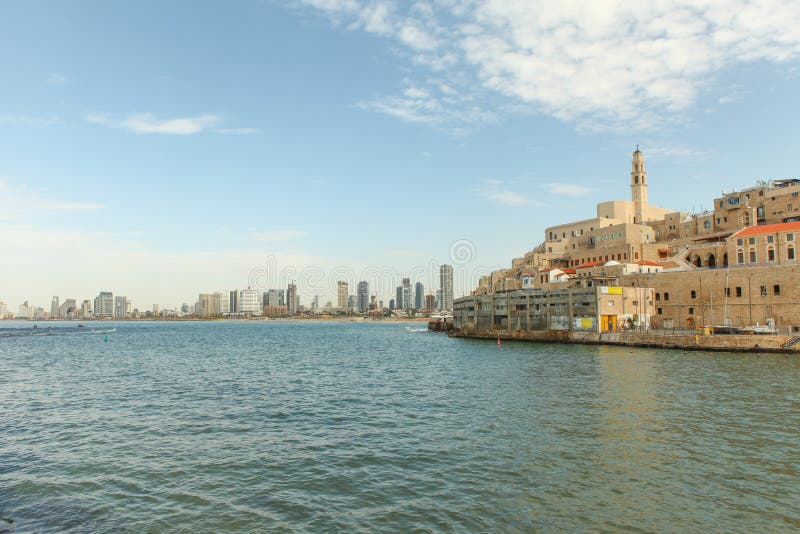 Giaffa con Tel Aviv nei precedenti fotografie stock libere da diritti Giaffa con Tel Aviv nei precedenti fotografie stock libere da diritti