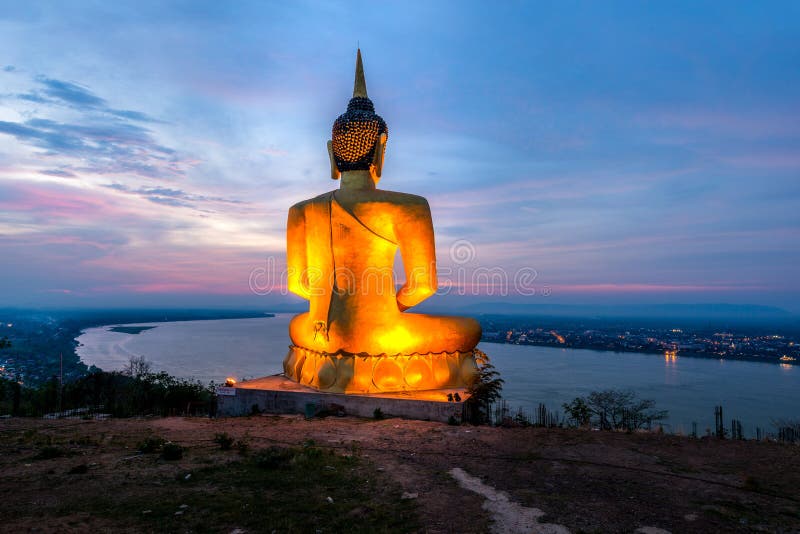 A giant Buddha image statue looking to Mekong river