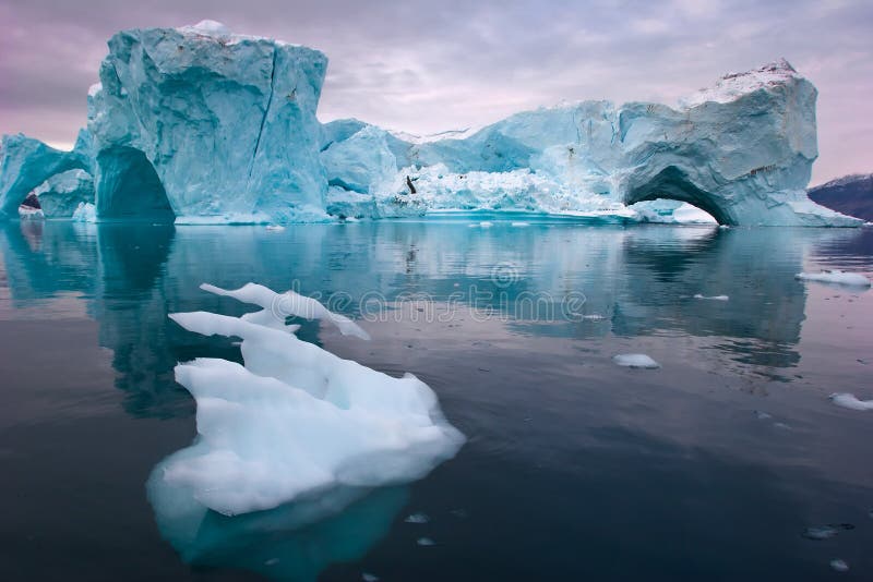 Giant icebergs