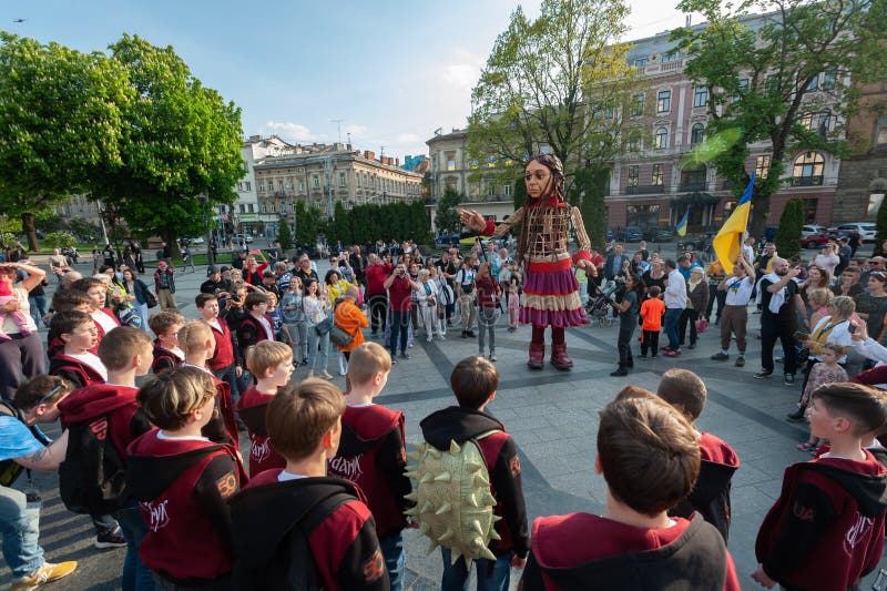 Pom pom girl - Festival center