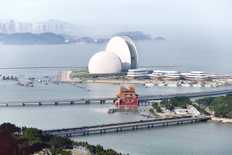 Giant shell Opera House is the Zhuhai Museum, the Urban Planning Exhibition Hall and the Cultural Centre