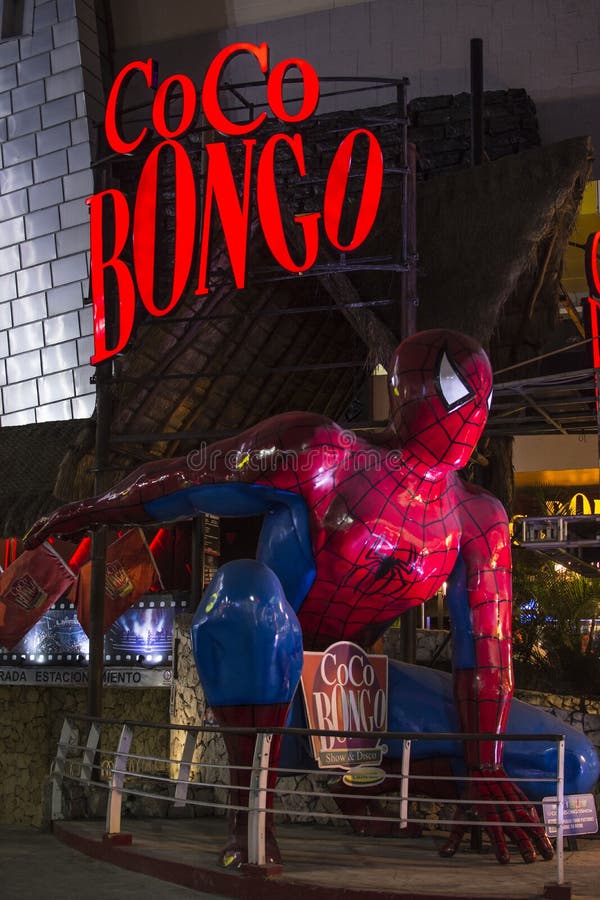 tela cigarro Y equipo Giant Spiderman Figure in Front of Coco Bongo, Cancun Editorial Stock Photo  - Image of cancun, superhero: 88080678