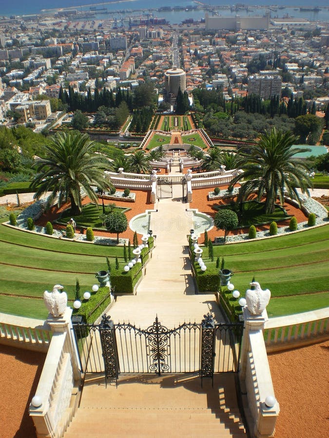 Giardini Bahá’í e porto di Haifa, Israele immagine stock libera da diritti