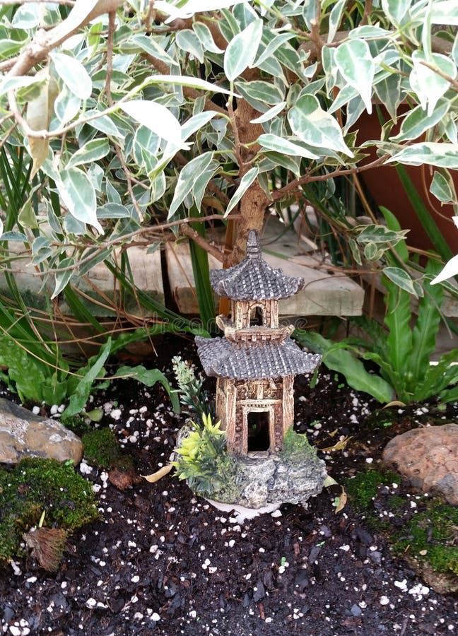 Pagoda Giapponese Hōkyōintō In Cemento - Ornamento Da Giardino 37cm, Resistente Alle Intemperie, Bianco