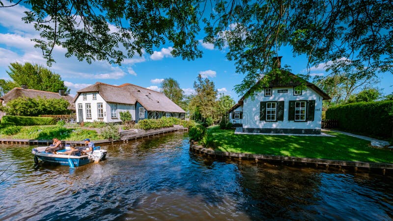 GIETHOORN, NETHERLANDS May 2020 View of Typical Houses of Giethoorn on ...