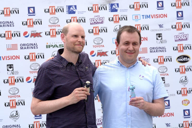 Giffoni Valle Piana, SA, Italië - 22 juli 2019 : Will Becher en Richard Phelan directeuren van: ' Shaun the Sheep stock foto Giffoni Valle Piana, SA, Italië - 22 juli 2019 : Will Becher en Richard Phelan directeuren van: ' Shaun the Sheep stock foto