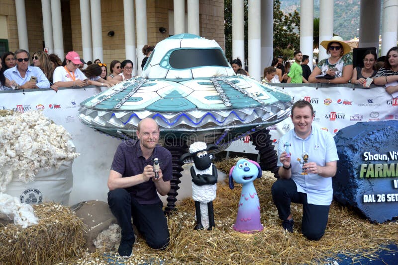 Giffoni Valle Piana, SA, Italië - 22 juli 2019 : Will Becher en Richard Phelan directeuren van: ' Shaun the Sheep stock afbeelding Giffoni Valle Piana, SA, Italië - 22 juli 2019 : Will Becher en Richard Phelan directeuren van: ' Shaun the Sheep stock afbeelding