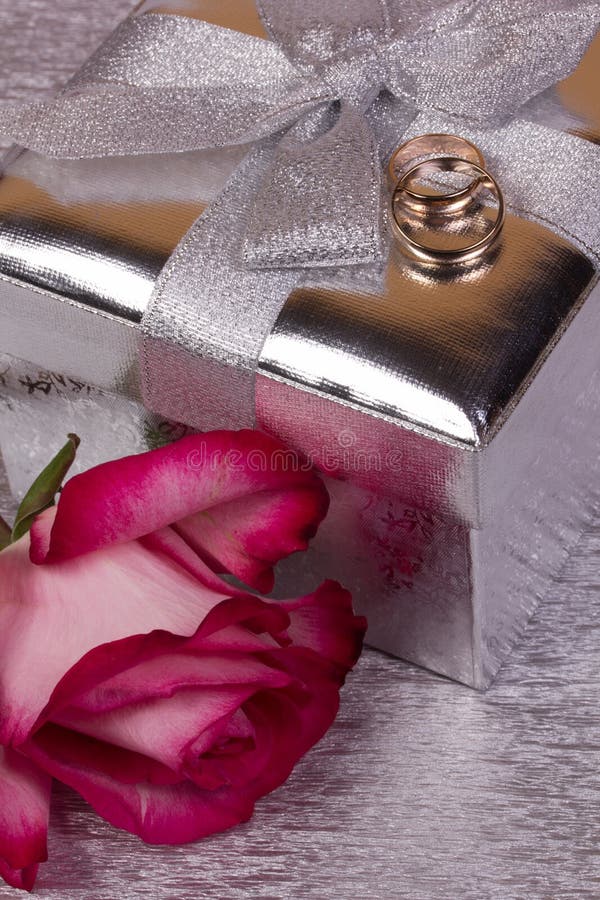 Gift and red rose stock image. Image of congratulation 29365423