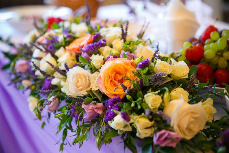 gifta sig för blommor för bukett brud- Romantisk blommande dekor, decorat royaltyfri bild gifta sig för blommor för bukett brud- Romantisk blommande dekor, decorat royaltyfri bild