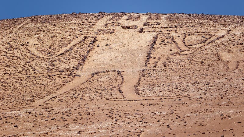 Gigante dell'Atacama, grande petroglifo su una montagna nel Atac immagine stock Gigante dell'Atacama, grande petroglifo su una montagna nel Atac immagine stock